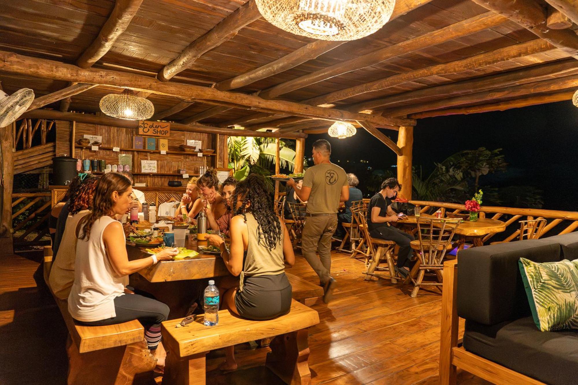Eden On The Chocolata Hotel ซานฮวนเดลซูร์ ภายนอก รูปภาพ